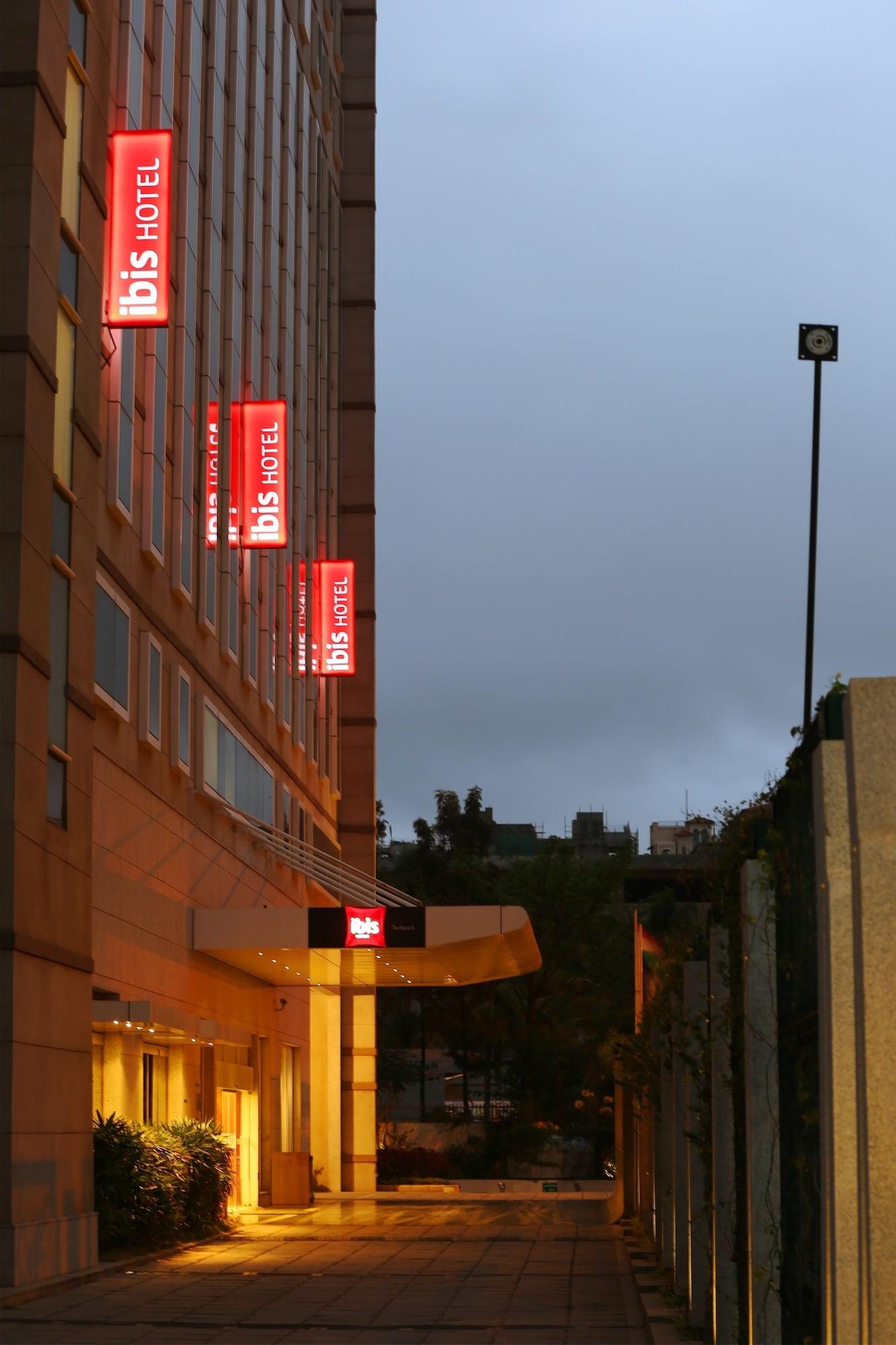Hotel Ibis Bengaluru Outer Ring Road Extérieur photo